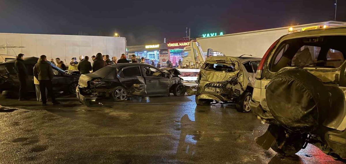 Otoyoldaki Feci Kazada Tır Sürücüsü Yaşananları Anlattı: “Gelen Vurdu, Giden Vurdu”
