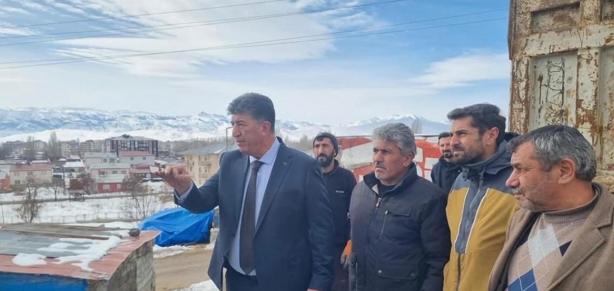 Pasinler Belediyesi’nden Metruk Bina Yıkımı