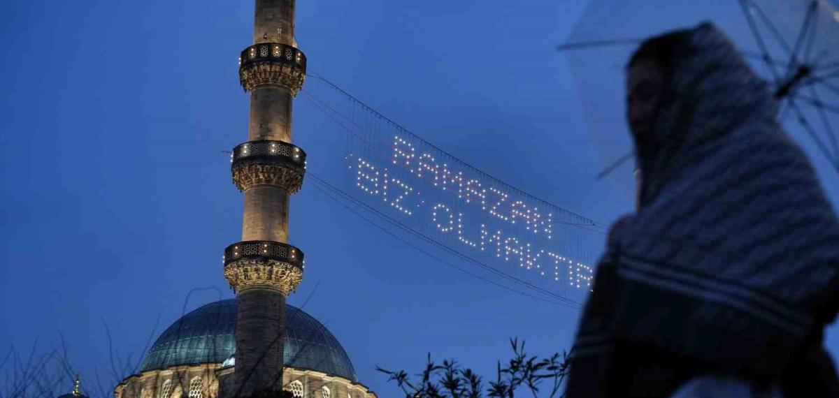 Ramazan Ayının Müjdecisi Mahyalar Yanmaya Başladı