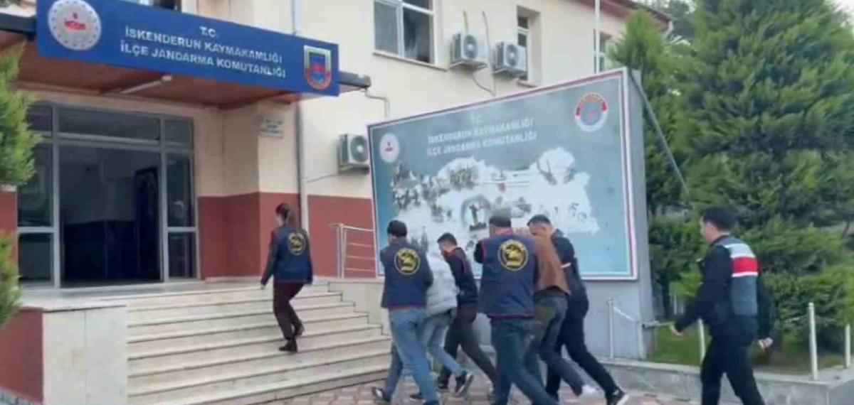 Sahte Kimlikle Kendini Savcı ve Polis Olarak Tanıtan Dolandırıcıları Aç Gözlülükleri Ele Verdi