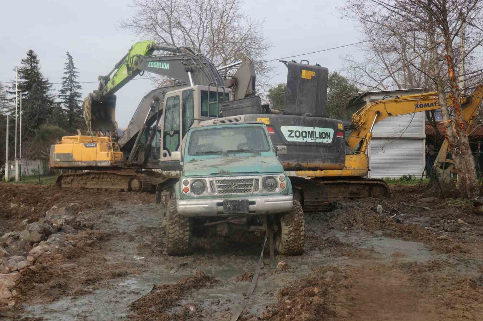 Sakarya’da “Fıkra Gibi Olay: Kurtarmaya Gelen de Battı