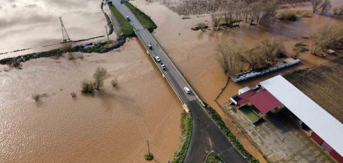 Salihli’de Sel Felaketi: Köprü Yıkıldı, Nehir Taştı, Yollar Kapandı