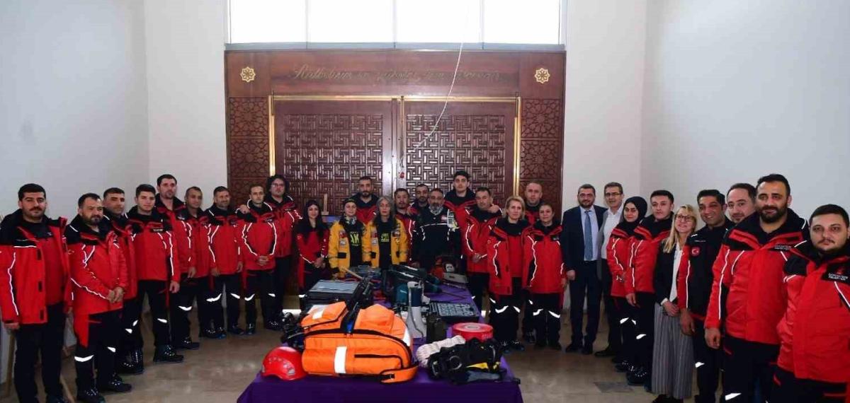 Sancaktepe’de “Dirençli Şehir” Kararlılığı: 6 Şubat Depremlerinde Hayatını Kaybedenler Anıldı