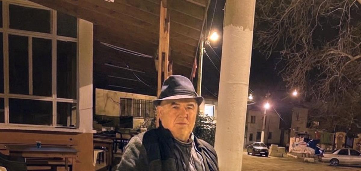 ’Şapkalı Muhtar’ Yine Şapka Çıkarttı: Davulcu Bulamayan Muhtar Kendisi Çalmaya Başladı