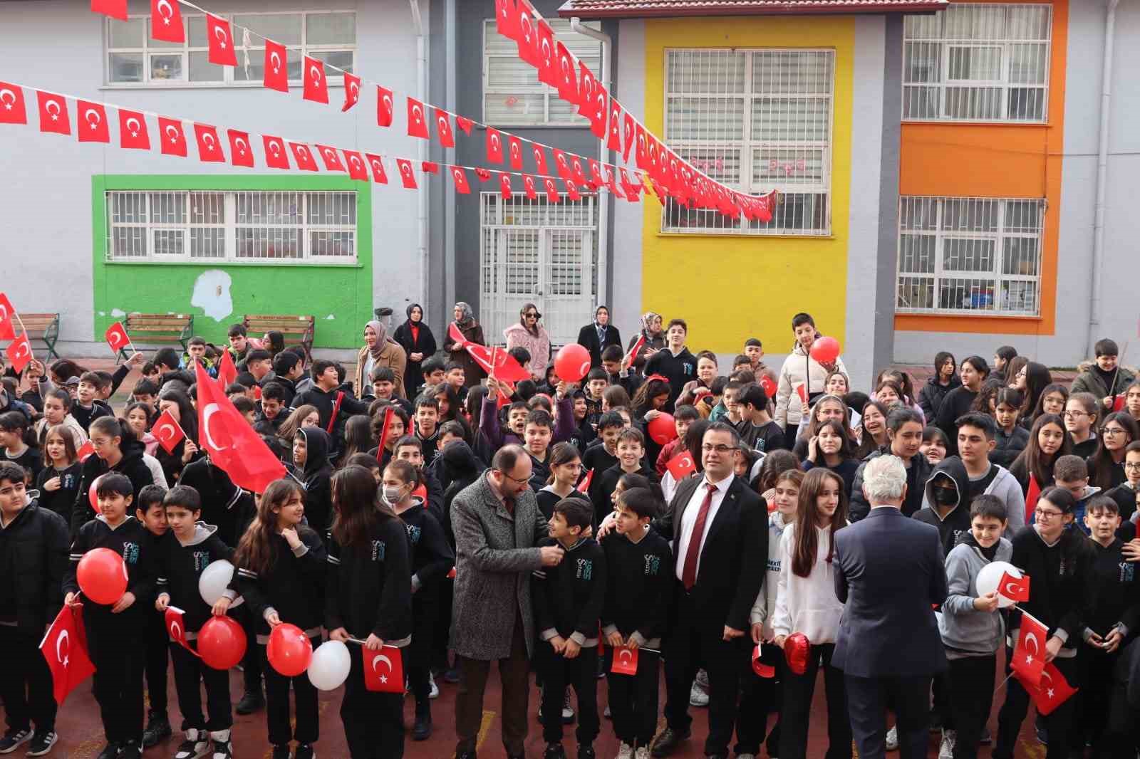 Şehitlik Ortaokolu, Tabuta Sığmayan Şehit Selçuk Paker’in Annesini Konuk Etti