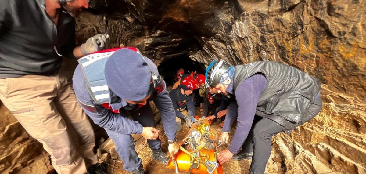 Selçuk’ta Mağarada 9 Saatlik Kurtarma Seferberliği