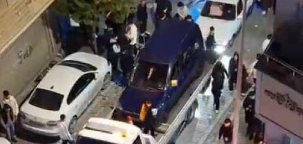 Ses Sistemli Araç Yükledikleri Çakarlı Çekiciyle Trafiği Felç Eden Magandalar Kamerada