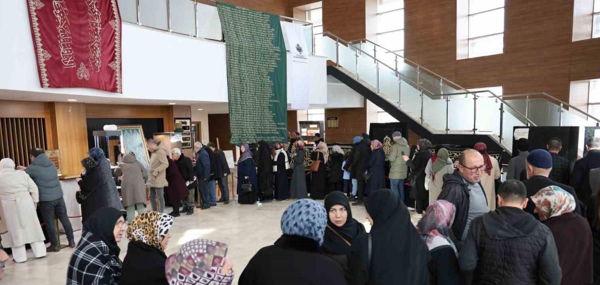 Sivas’ta Mukaddes Emanetler Sergisi’nde Uzun Kuyruklar Oluştu