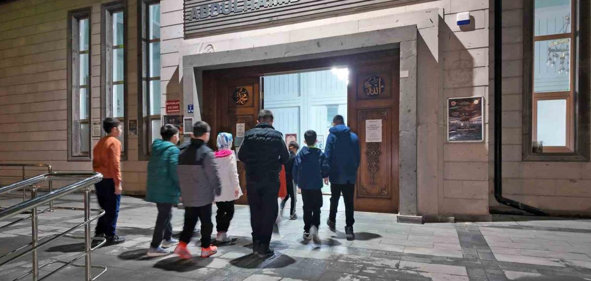 Talas’ta Camiler Çocukların Neşesiyle Şenleniyor