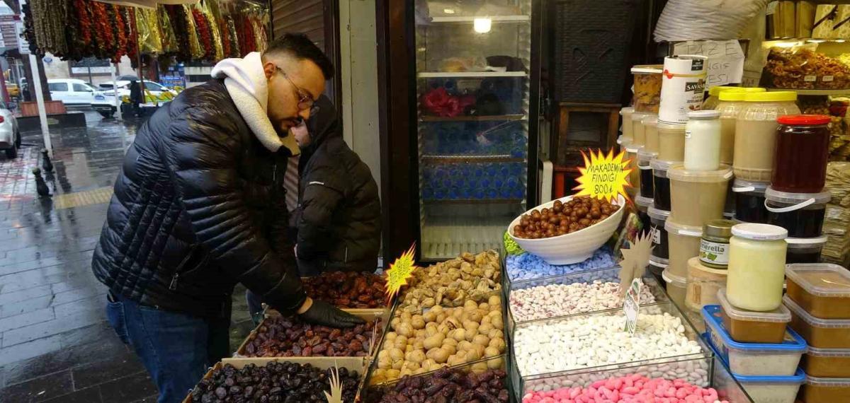 Tarihi Almacı Pazarı’nda Ramazan Hazırlığı Başladı