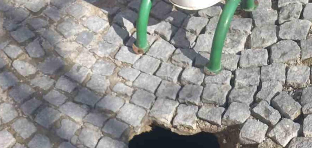 Tarihi Altyapı Çöktü, Yol Trafiğe Kapatıldı