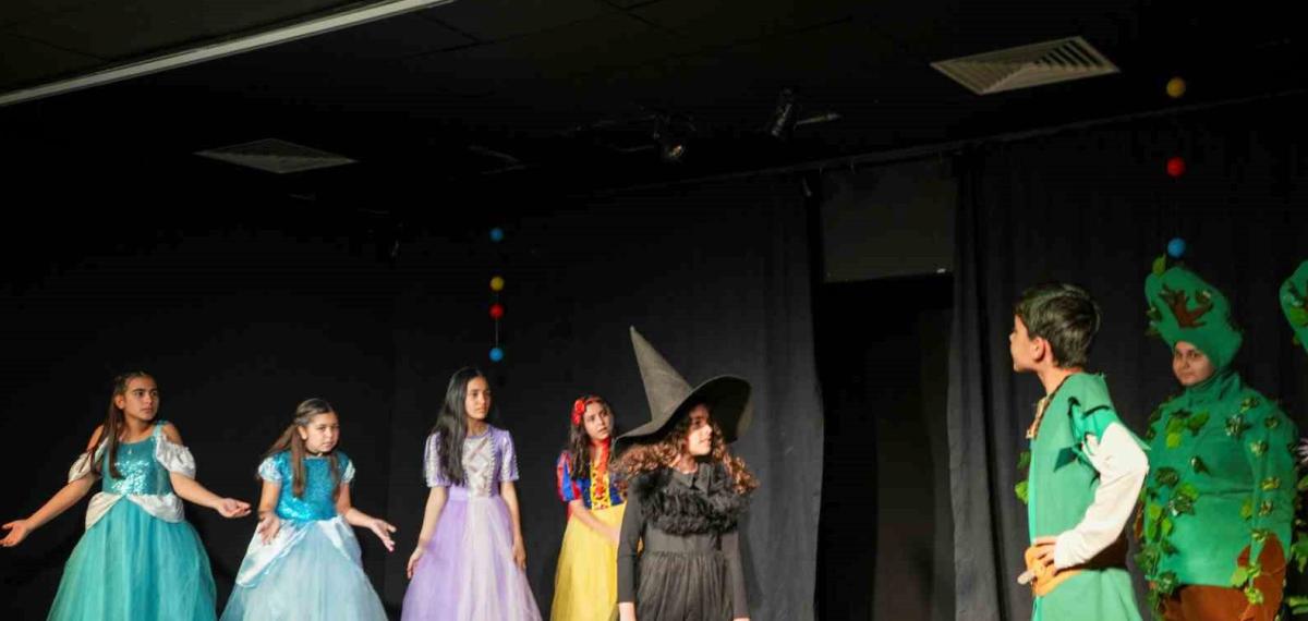 Tarsus’ta Çocuklardan Anlamlı Tiyatro Gösterisi