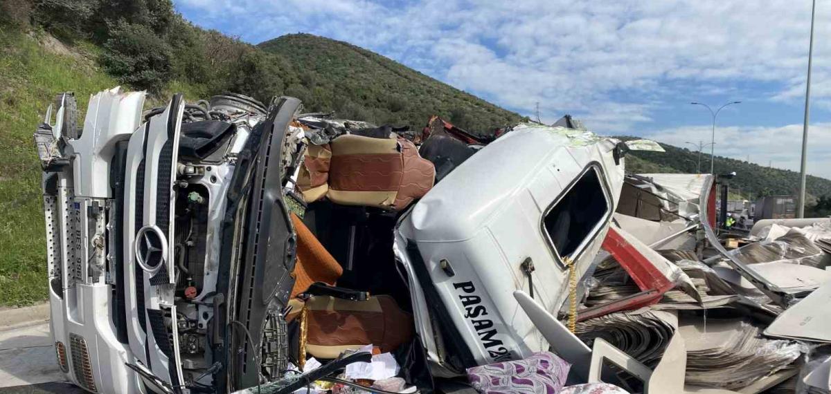 Tem’de İki Tır Kazaya Karıştı, Trafik Felç Oldu