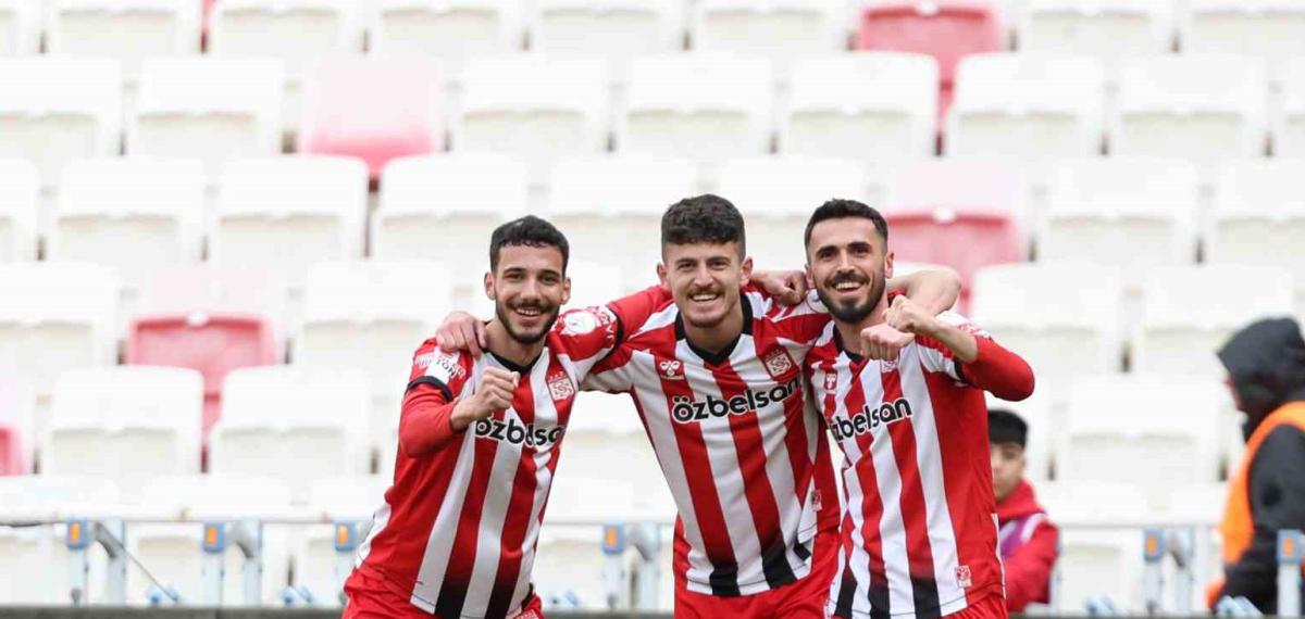 Trendyol 1. Lig: Özbelsan Sivasspor: 4 – Sakaryaspor: 1