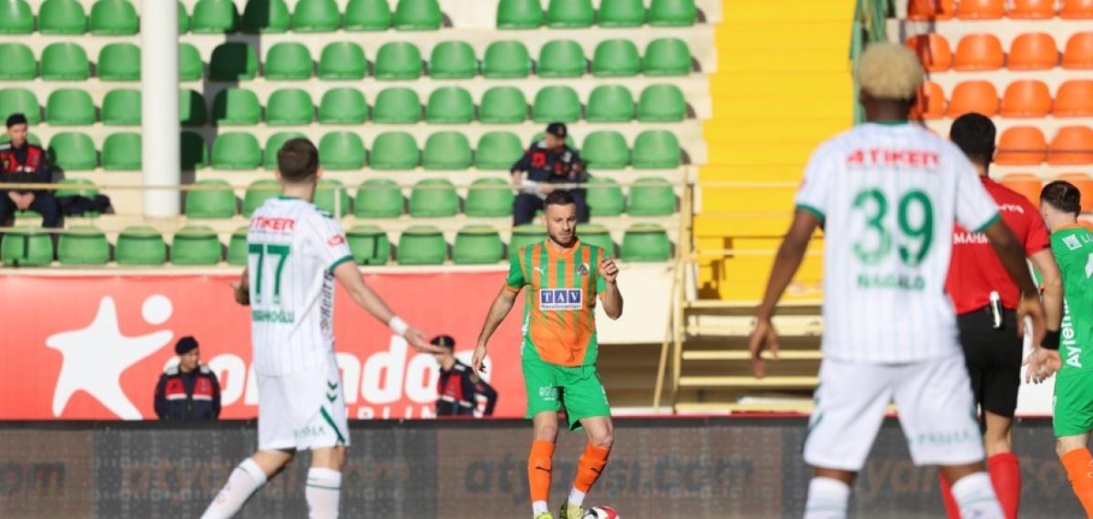 Trendyol Süper Lig: Alanyaspor: 1 – Konyaspor: 0 (İlk Yarı)
