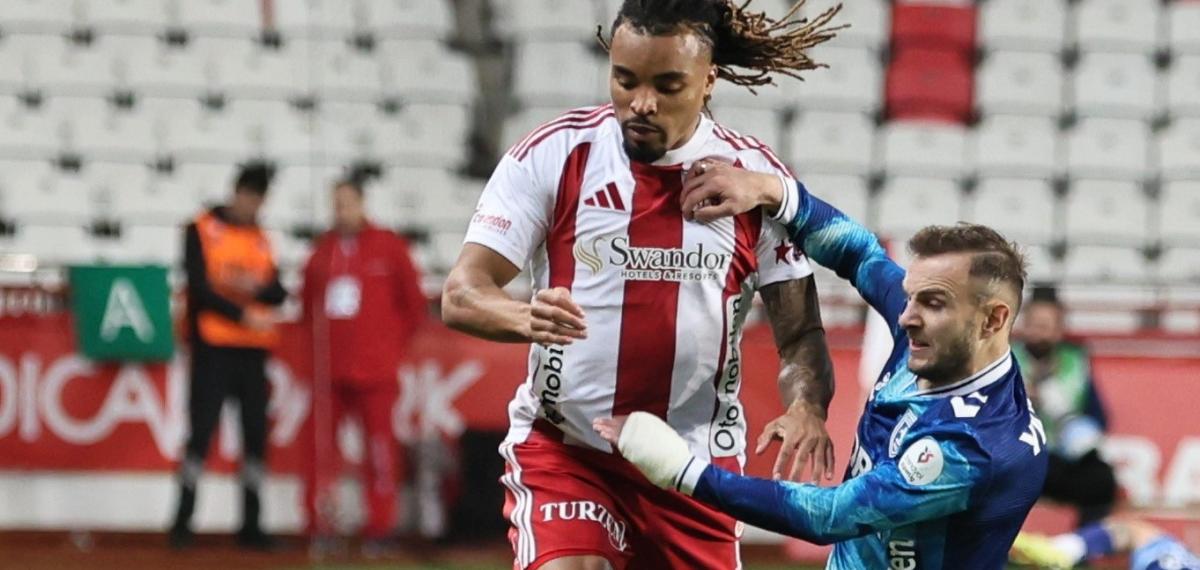 Trendyol Süper Lig: Antalyaspor: 2 – Samsunspor: 0 (İlk Yarı)