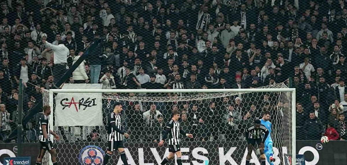 Trendyol Süper Lig: Beşiktaş: 1 – Corendon Alanyaspor: 2 (İlk Yarı)