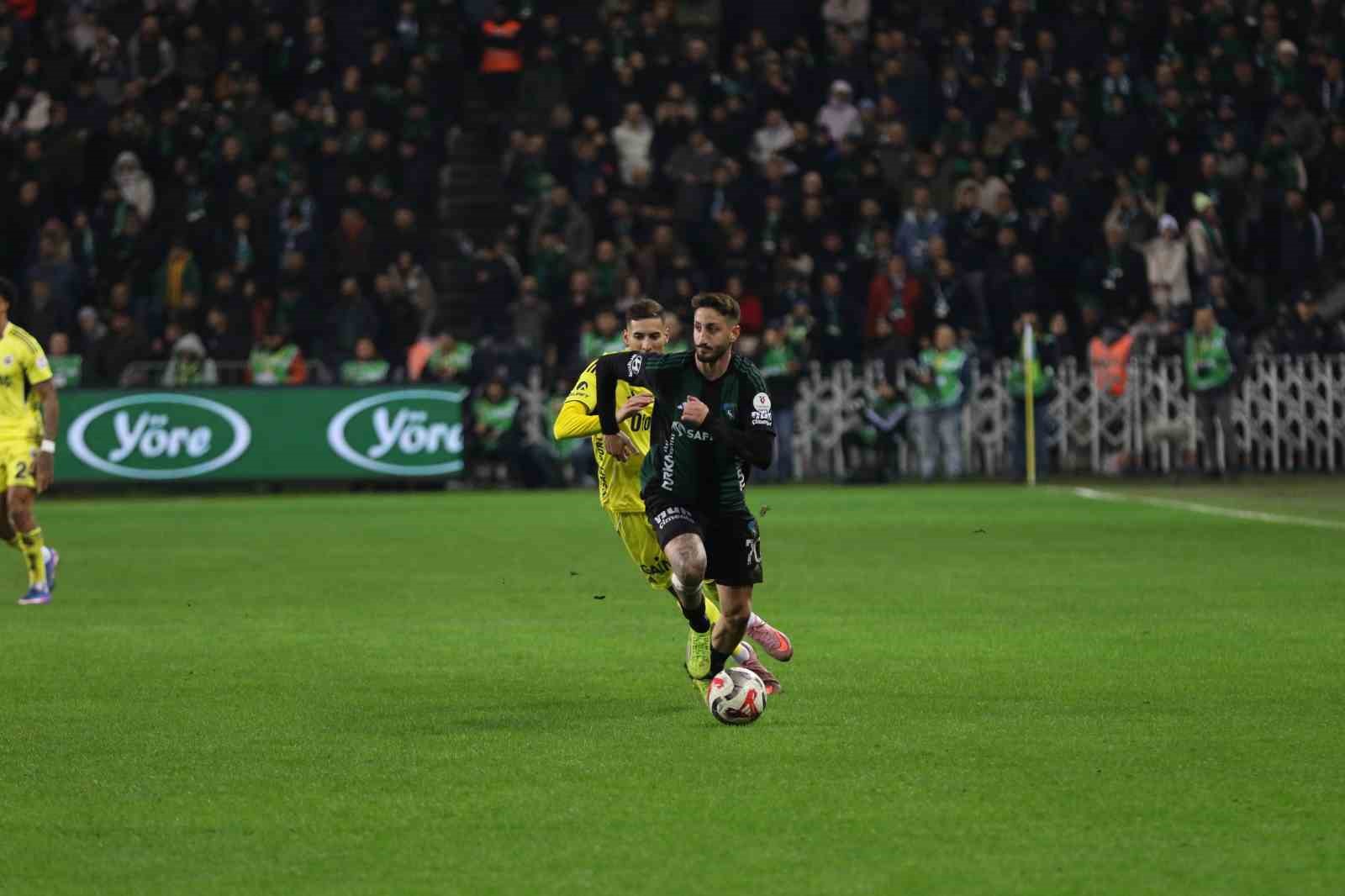 Trendyol Süper Lig: Kocaelispor: 0 – Fenerbahçe: 1 (İlk Yarı)