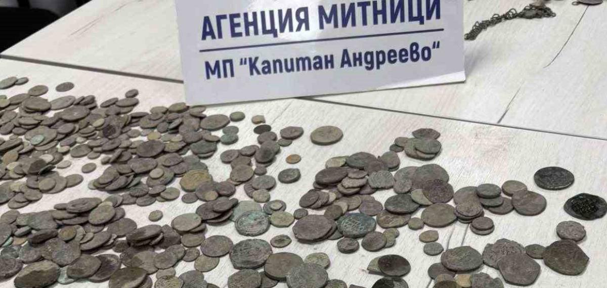 Türkiye’den Kaçırılan Binlerce Sikke ve Obje Komşuya Takıldı