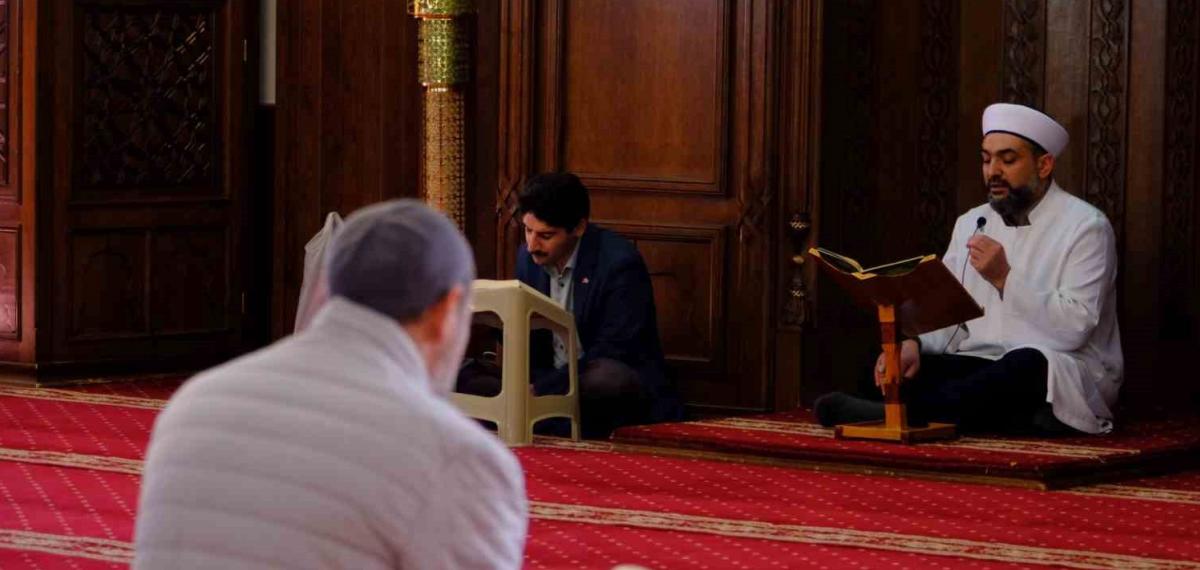 Van’da Asırlık Mukabele Geleneği Manevi Atmosferde Devam Ediyor