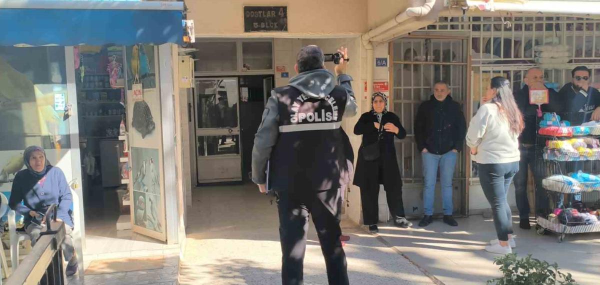 Yanındaki Kadını Öldürüp Aynı Silahla İntihar Etti