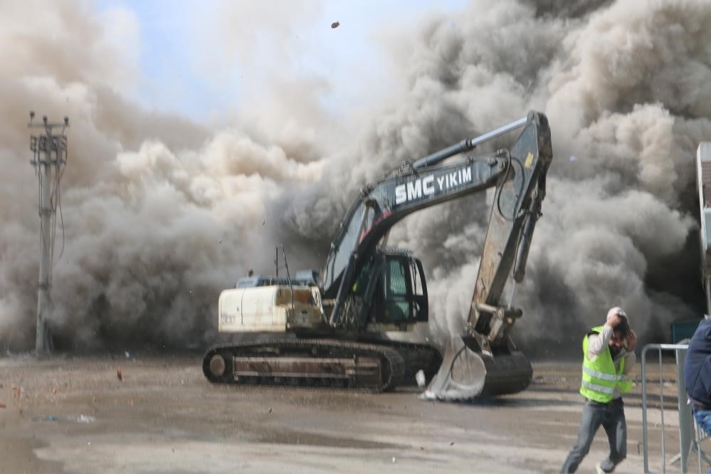 Yıkım Firması Korkutucu Gerçeği Gözler Önüne Serdi: ’’Binaların Kolonlarını Yıktığımız Zaman Demir Bulamıyoruz”