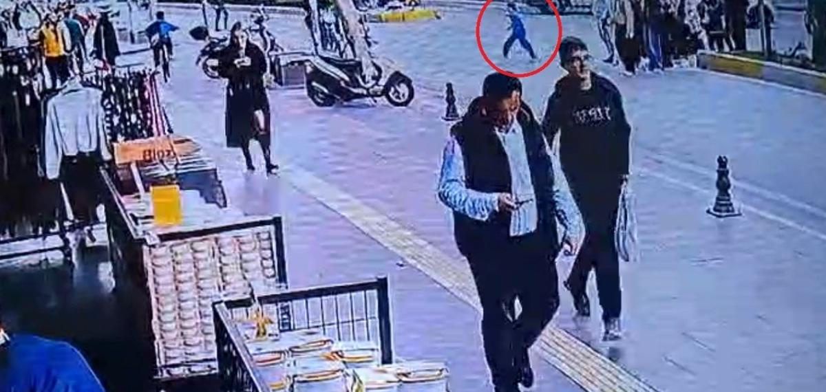 Yola Fırlayan 7 Yaşındaki Çocuğa Motosikletle Çarptılar, Arkalarına Baka Baka Yollarına Devam Ettiler