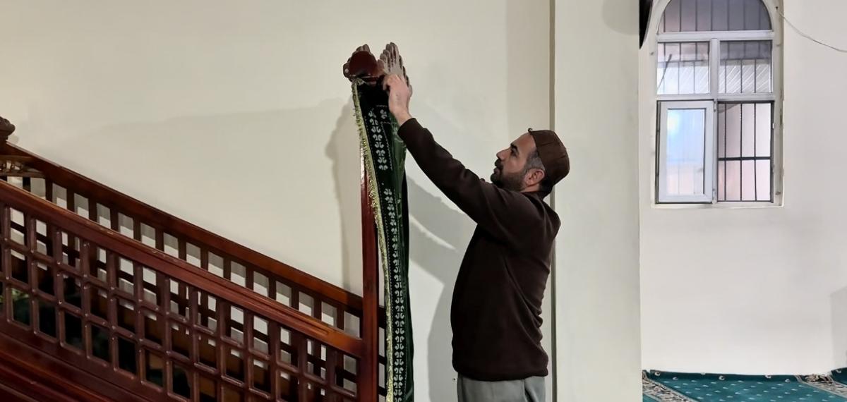 Yüksekova’da Camiler Ramazan Ayına Hazır: İbadethaneler Gül Kokularıyla Arındırıldı