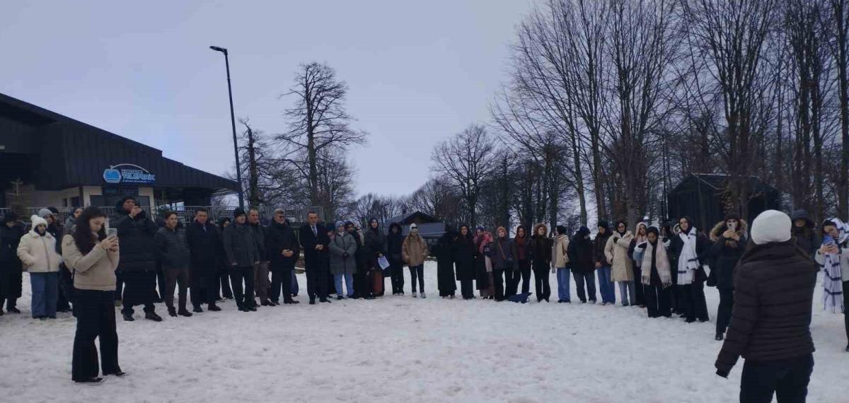 Zirvede Şiir Molası