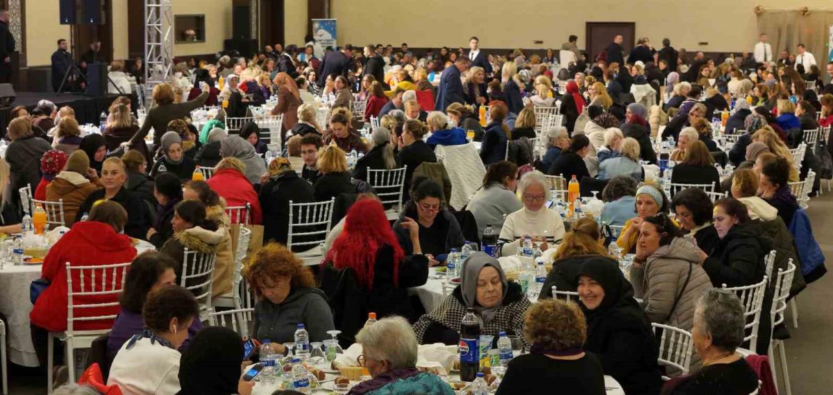 500 Büyükçekmeceli Kadın Edirne’de İftar Sofrasında Buluştu