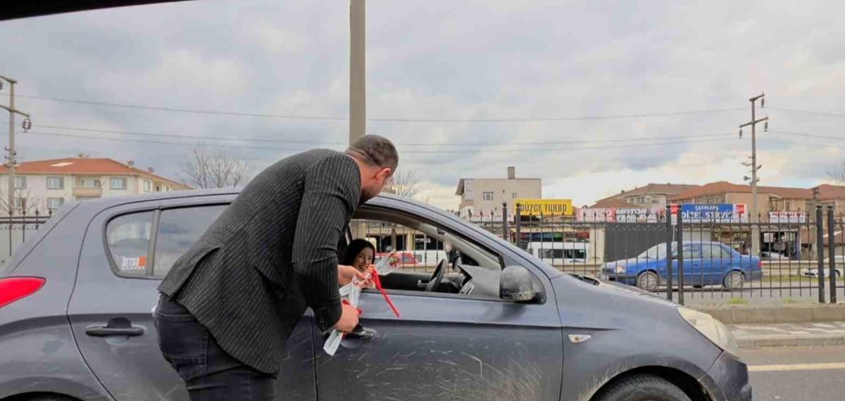 90 Yaşındaki Ninesiyle Şiddete Dikkat İçin Düzce’yi Dolaştı