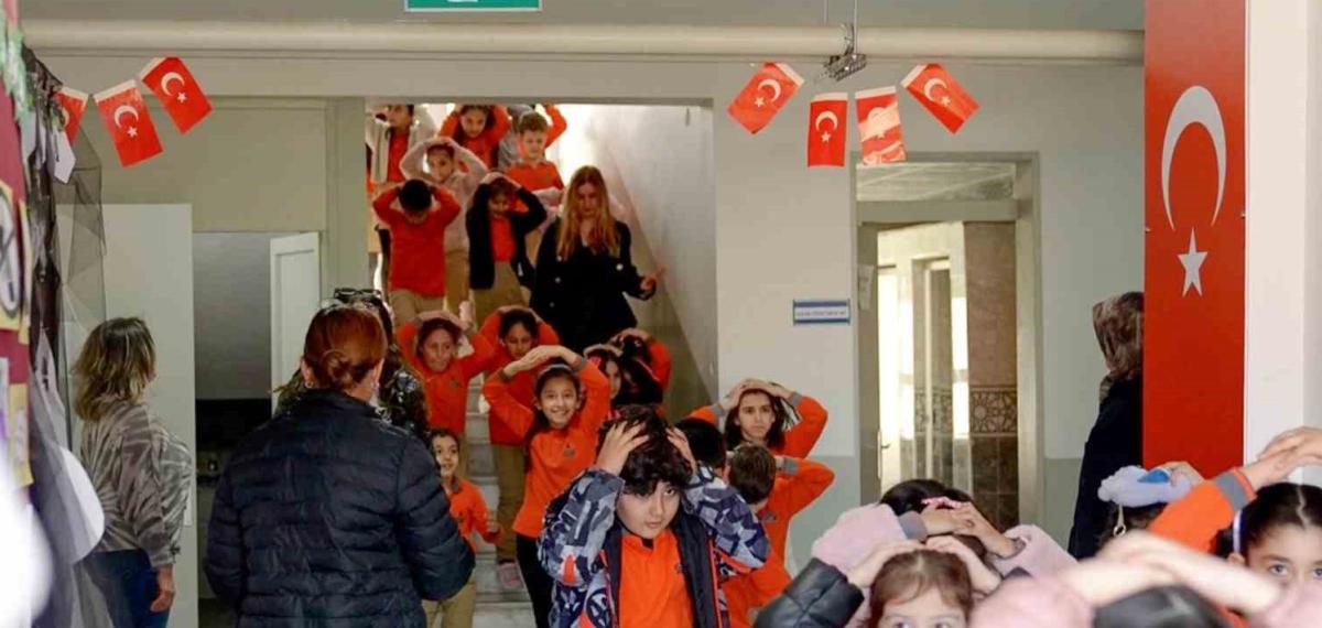 Abak’tan Deprem Haftası’nda Öğrencilere Hayat Kurtaran Bilgilendirme