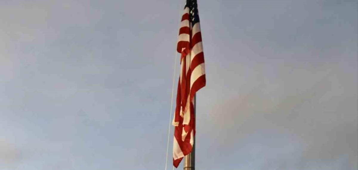 ABD Bayrağı, Karakas’taki ABD Büyükelçiliğinde 7 Yıl Aradan Sonra İlk Kez Yeniden Göndere Çekildi