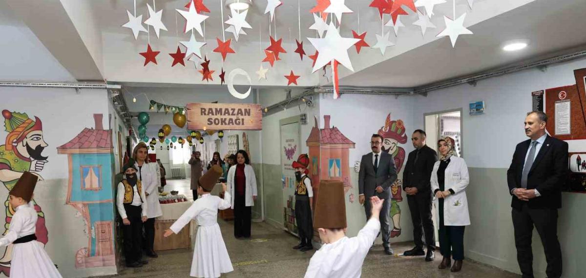 Ağrı Valisi Bozkurt, Ramazan Etkinliklerinde Öğrencilerle Bir Araya Geldi