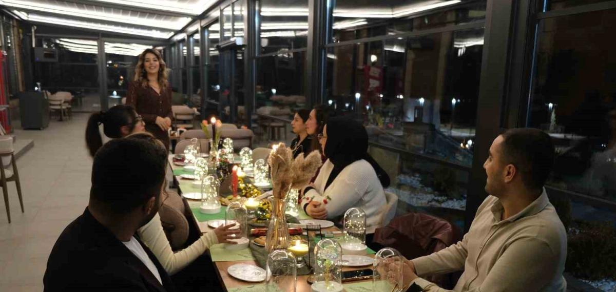 Ahlat’ta İftar Sonrası Cam Fanus Boyama Etkinliği