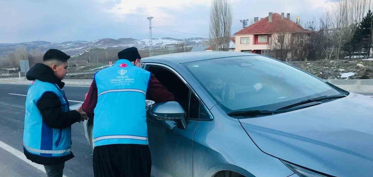 Akdağmadeni’nde Yolculara ‘İftara 5 Kala’ Sürprizi