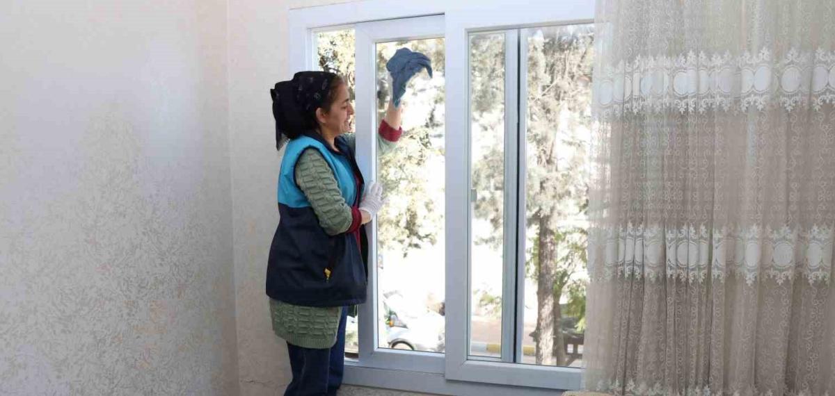 Akdeniz Belediyesi’nden İhtiyaç Sahiplerine Bayram Temizliği Desteği