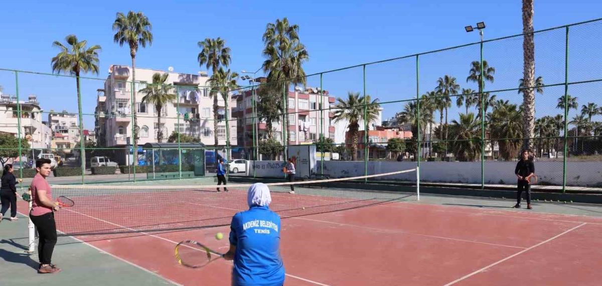 Akdeniz Belediyesinin Tenis Kursu Genç Yetenekleri Yetiştiriyor