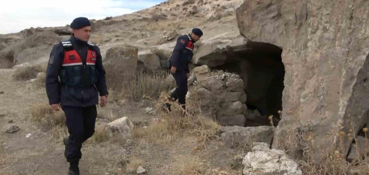 Aksaray’da Jandarma Ekipleri Tarihi Mekanlarda Devriyede