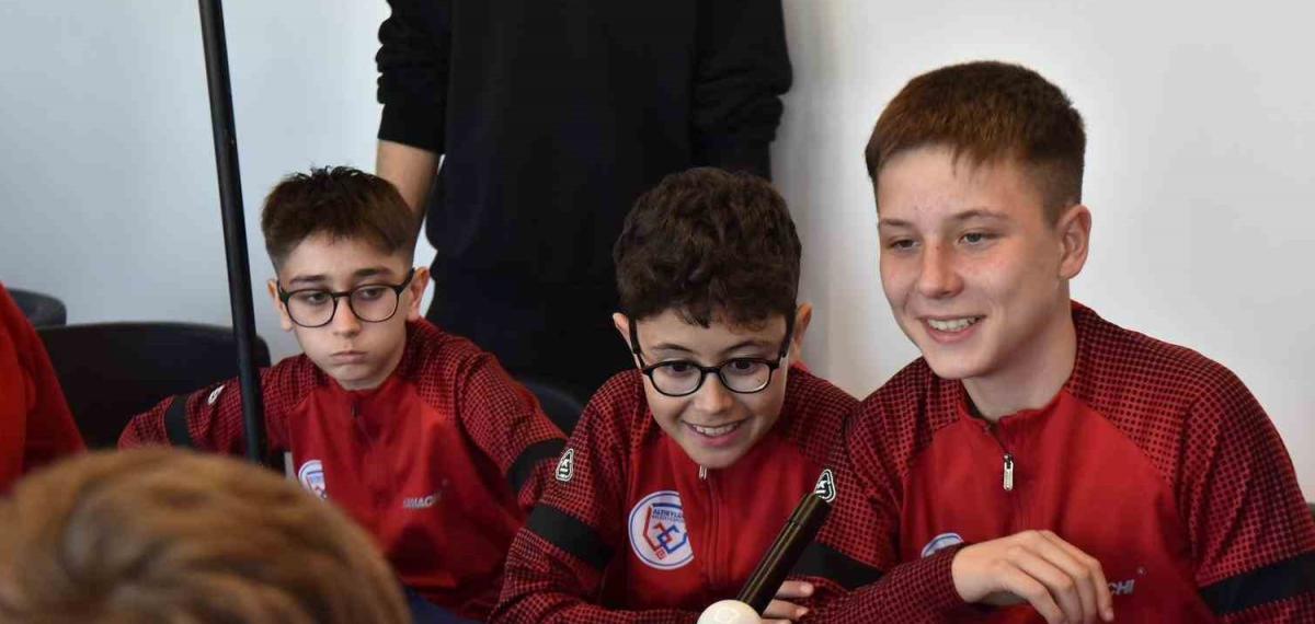 Altıeylül Belediyesporun Sporcuları Bilim Dünyasını Keşfetti