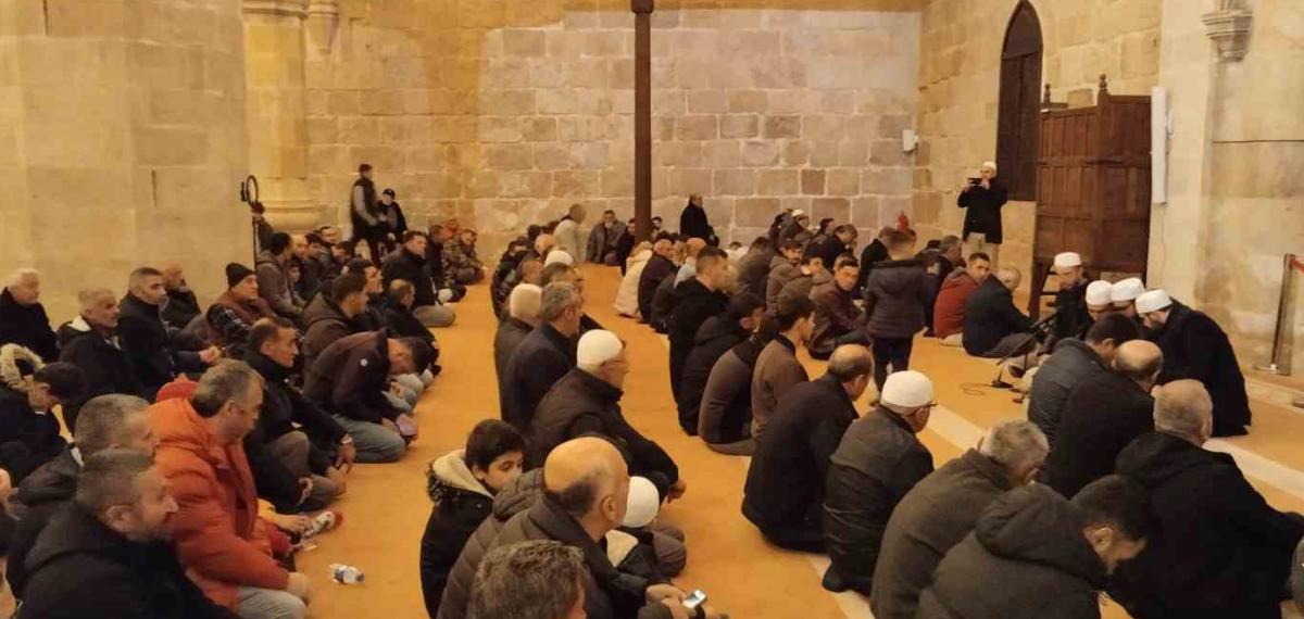 Anadolu’nun “El Hamrası” Kadir Gecesi’nde Doldu Taştı