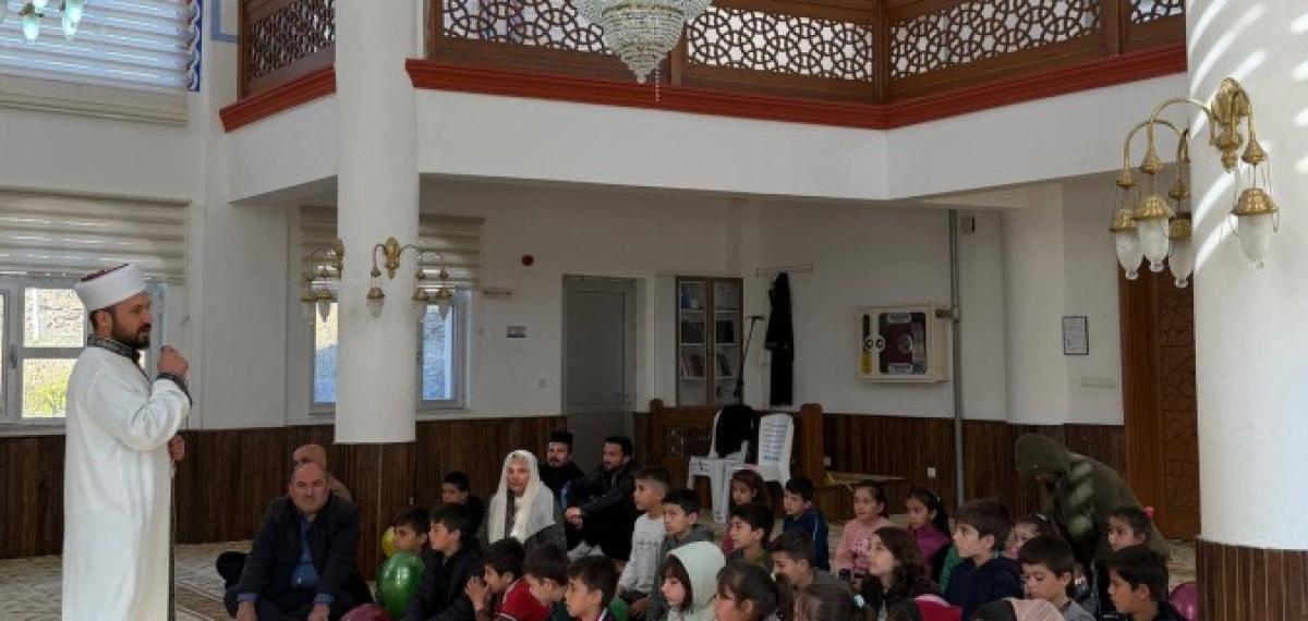 Anamur’da Çocuklar Camilerde Manevi Değerleri Öğreniyor