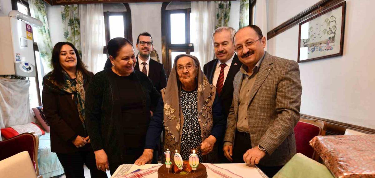 Asırlık Çınar 100. Yaş Gününde Yalnız Bırakılmadı
