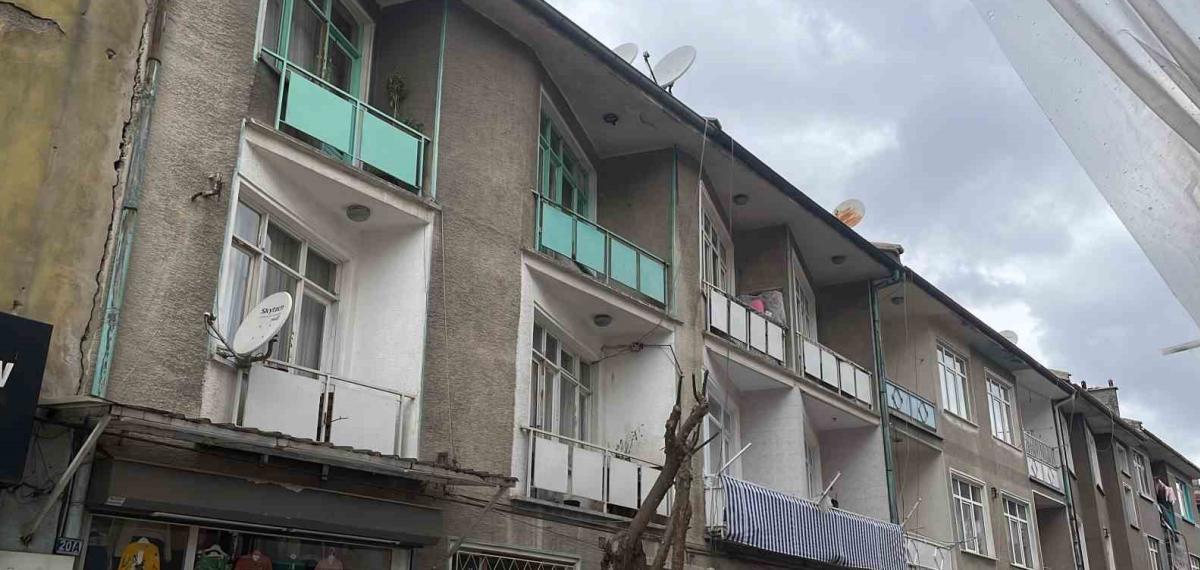 Babasını Boğup Öldürdükten Sonra Cenazesiyle 1 Gün Beklemiş