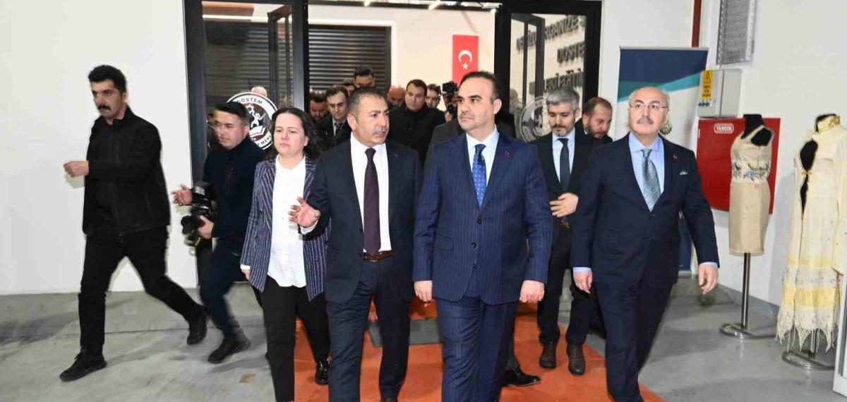 Bakan Kacır, Dto’nun Teknik Tekstil Merkezini İnceledi