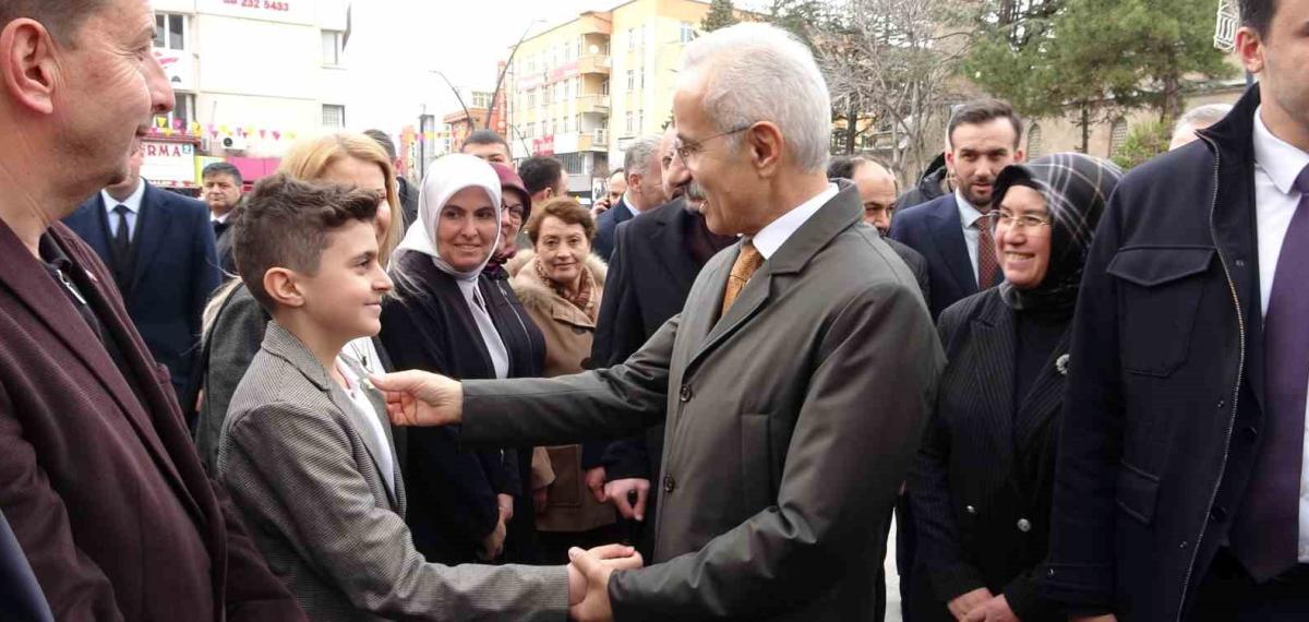 Bakan Uraloğlu: “Isparta’mızda Dereboğazı Yolu Gündemimizde ve Bir Mesafe Kat Ettikten Sonra Çalışmaların Devamını İleride Sürdüreceğiz”