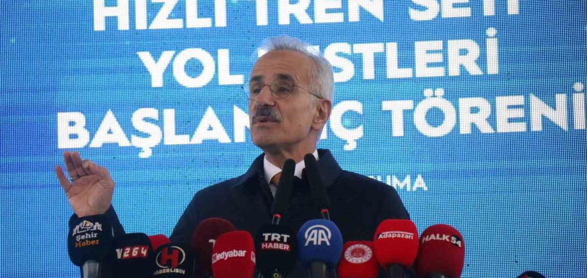 Bakan Uraloğlu: “Türkiye’nin 225 Kilometre Hıza Sahip Milli Elektrikli Hızlı Trenimizin Yol Testlerini Bugün Resmen Başlatıyoruz”