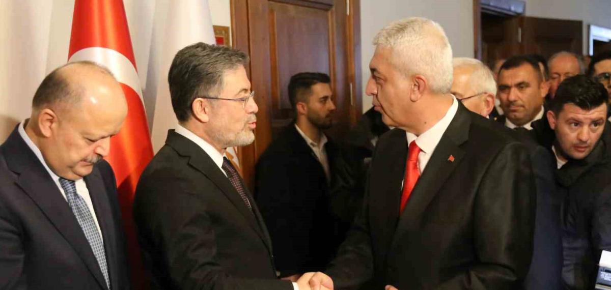 Bakan Yumaklı Memleketi Kastamonu’da Vatandaşlarla Bayramlaştı