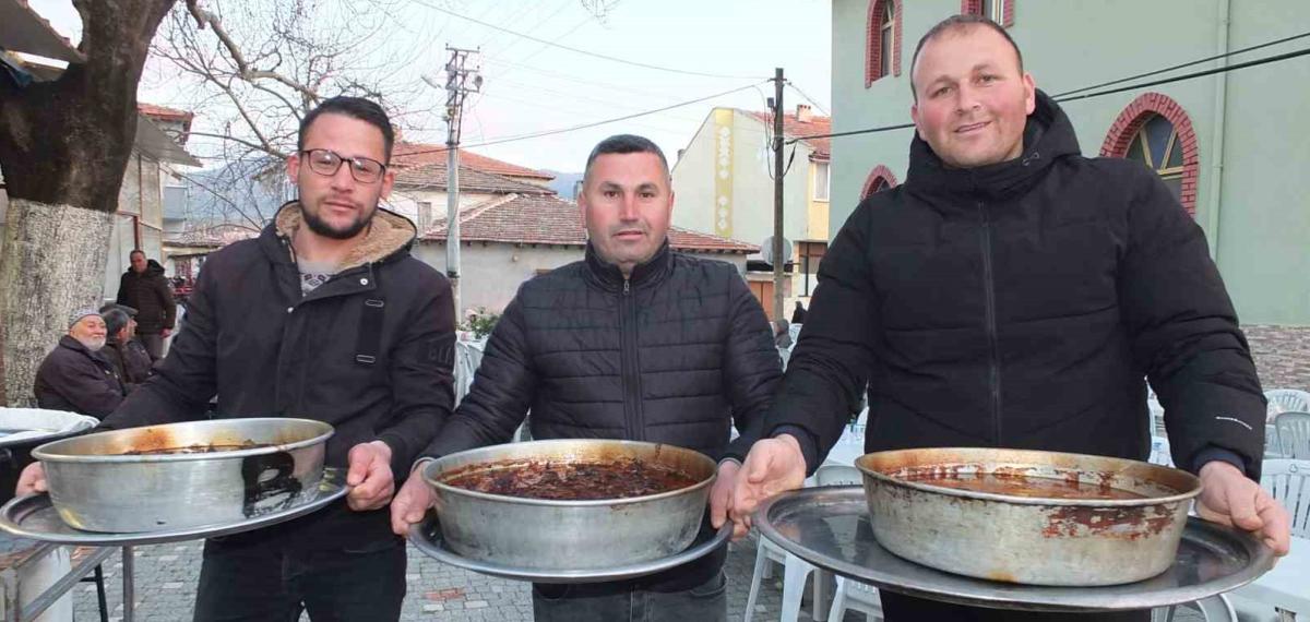 Balıkesir’de Geleneksel Köy İftarı Yüzlerce Vatandaşı Buluşturdu