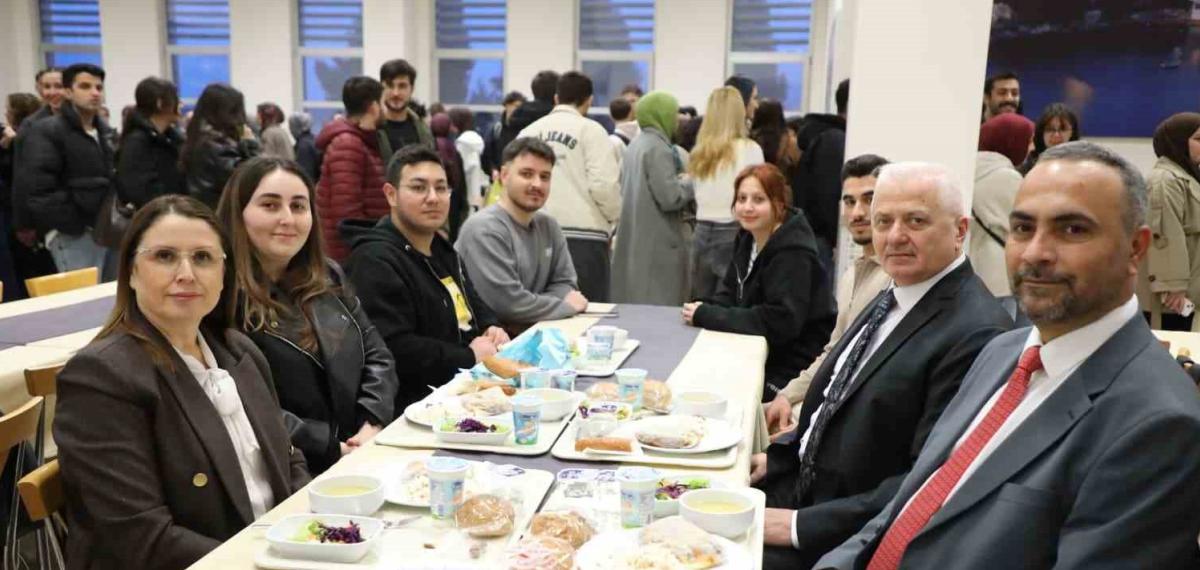 Barü’lü Öğrenciler Ramazan Ayı Boyunca İftar Sofrasında Bir Araya Geldi